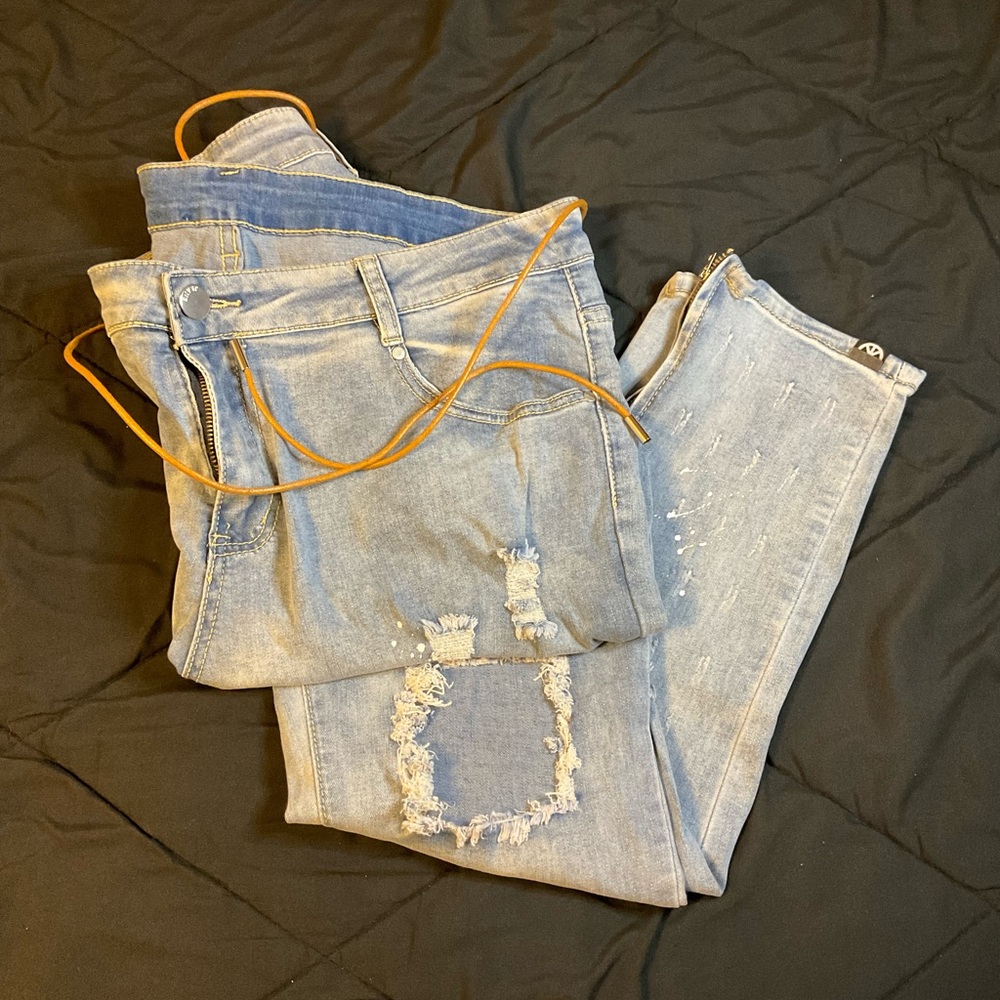 Blue jeans skinny ripped with paint splatter